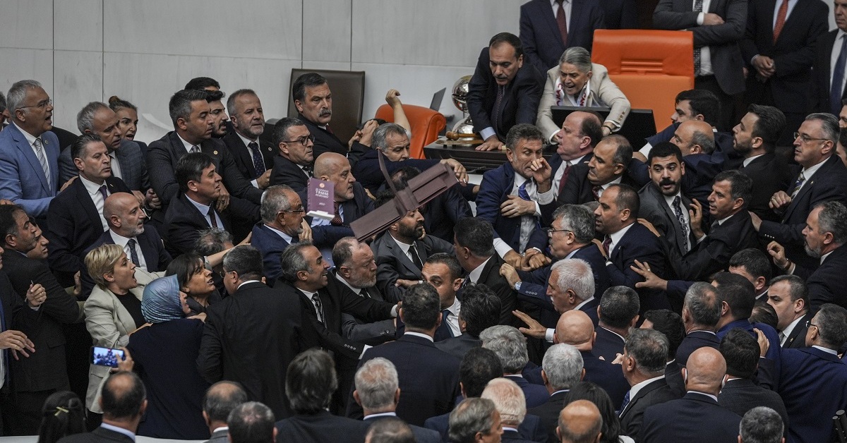 CHP Genel Başkanı Özel, TBMM Başkanı Kurtulmuş ile görüştü