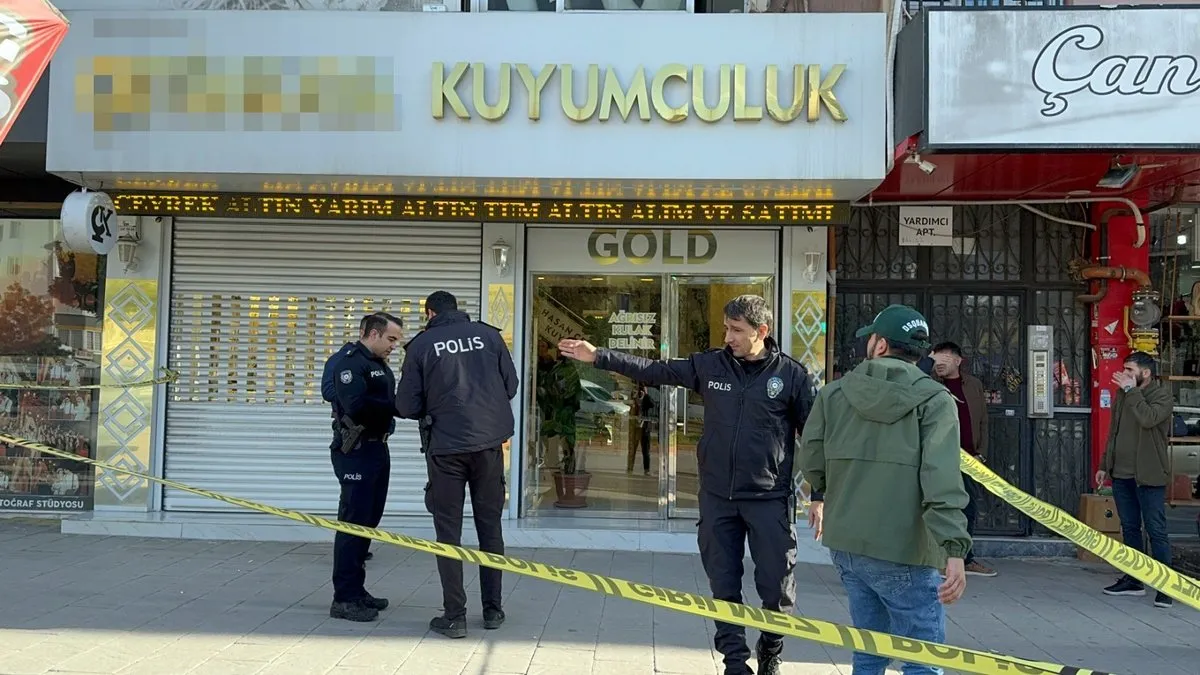 Kuyumcuyu kalaşnikofla soydular: Evden eve taşıma şirketiyle kaçtılar!