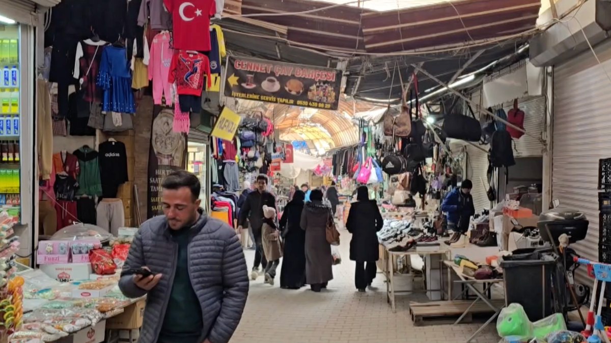 Hatay’da depremlerin vurduğu Uzun Çarşı’da Ramazan telaşı