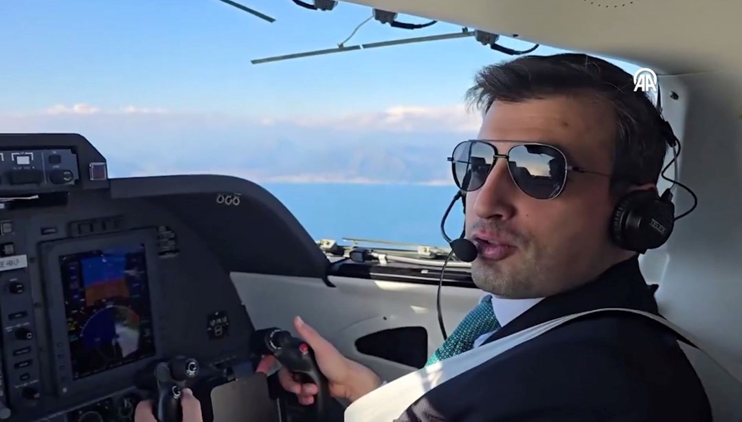 Selçuk Bayraktar, Piaggio Aerospace uçağıyla İtalyan devinin fabrikasına indi