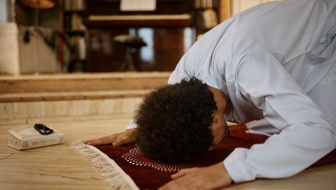 TEHECCÜD NAMAZI NASIL KILINIR​? Teheccüd Namazı​ toplam kaç rekattır? Teheccüd Namazı​ farzı ve sünneti kaç rekat?